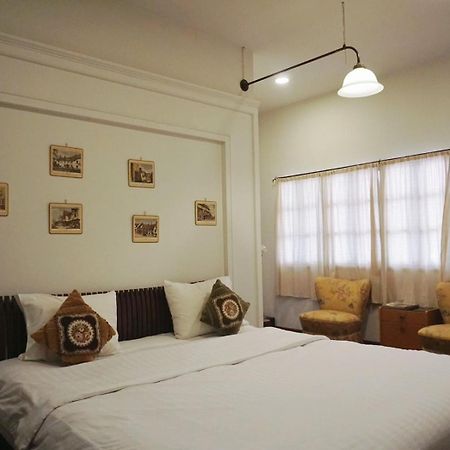 Manee Guesthouse And Record บ้านมานี 치앙마이 외부 사진
